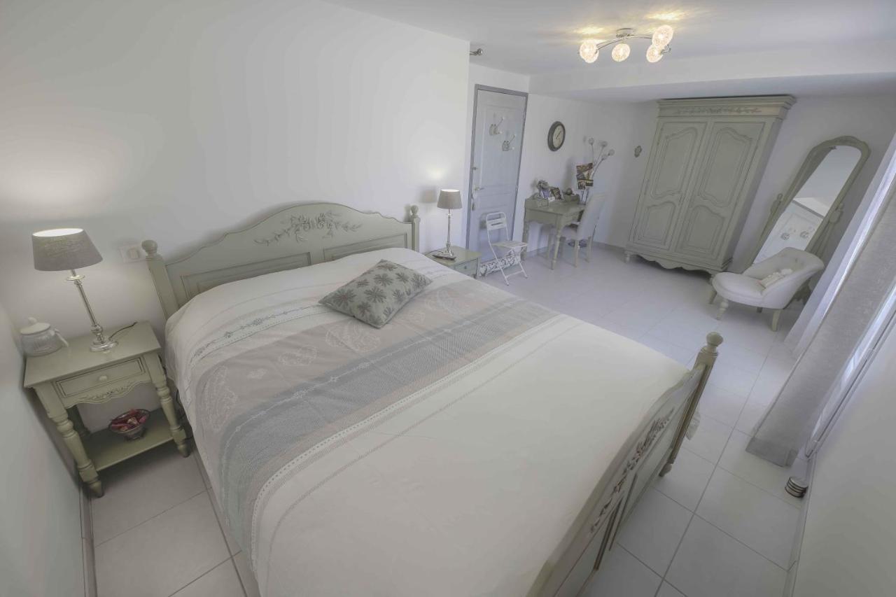 Domaine La Garenne Bed and Breakfast Reilhaguet Eksteriør billede